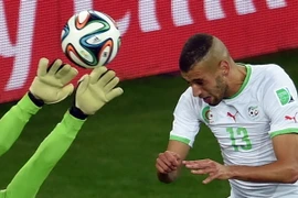 Slimani trở thành người hùng của Algeria khi anh ghi bàn thắng gỡ hòa 1-1 cho đội tuyển Algeria trước đội tuyển Nga. (Nguồn: AFP/TTXVN)
