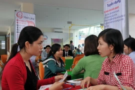 Các doanh nghiệp ngày càng ít tuyển sinh viên mới ra trường