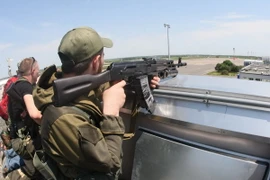  Quân đội Ukraine giành lại quyền kiểm soát sân bay Donetsk