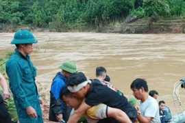 Y tế cơ sở căng mình trong cơn “đại hồng thủy” khắp miền Bắc 