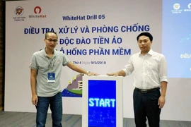 Ông Nguyễn Huy Dũng (trái) và ông Ngô Tuấn Anh khai mạc diễn tập. (Ảnh: T.H/Vietnam+)