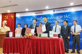 Cái "bắt tay" của VNPT và VietBank sẽ giúp khách hàng thuận tiện hơn khi sử dụng dịch vụ. (Ảnh: T.H/Vietnam+)