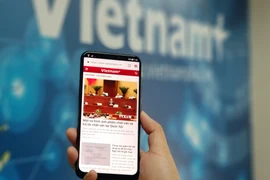 Có giá bán (tham khảo) là 7,99 triệu đồng, song ZenFone 5 có thiết kế đẹp giống với nhiều dòng điện thoại cao cấp.