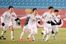 Niềm vui của U23 Việt Nam sau loạt sút luân lưu ở trận thắng U23 Qatar. (Ảnh: Hoàng Linh/TTXVN) 