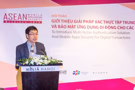 Chuyên gia của FPT IS trình bày về giải pháp bảo mật mới cho các ngân hàng. (Nguồn: FPT)