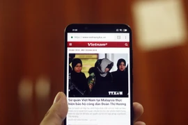 Màn hình Super AMOLED, 6.21", Full HD+ cho hiển thị sắc nét. 