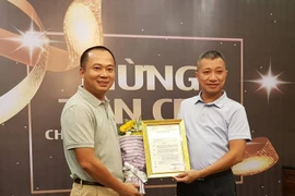 Ông Đoàn Văn Hiểu Em (trái) chính thức ngồi vào ghế nóng của Thế Giới Di Động. (Ảnh: TGDD)