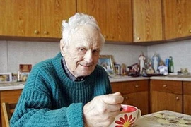 Người đàn ông chết đi sống lại Josef Guzy. (Ảnh: TT&VH)