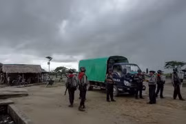 Cảnh sát được triển khai tại Sittwe, bang Rakhine, Myanmar ngày 1/9/2017. (Nguồn: AFP/TTXVN)