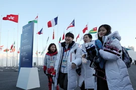 Các vận động viên trượt băng tốc độ cự li ngắn của Hàn Quốc tới làng Olympic ở Gangneung, tỉnh Gangwon. (Nguồn: Yonhap/TTXVN)