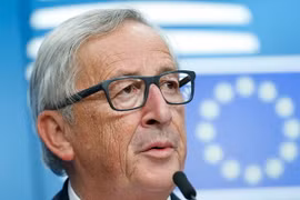 Chủ tịch Ủy ban châu Âu Jean-Claude Juncker phát biểu trong cuộc họp báo tại Brussels, Bỉ ngày 19/10/2017. (Nguồn: THX/TTXVN)