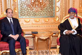 Tổng thống Ai Cập Abdel-Fattah El-Sisi​ và Quốc vương Oman Qaboos Qaboos bin Said al-Said. (Nguồn: arabnews.com)