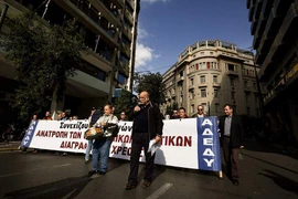 Người lao động tham gia cuộc đình công tại Athens. (Nguồn: AFP/TTXVN)