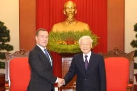 Tổng Bí thư, Chủ tịch nước Nguyễn Phú Trọng tiếp Thủ tướng Liên bang Nga Dmitry Anatolyevich Medvedev. (Ảnh: Trí Dũng/TTXVN)