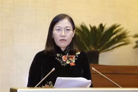 Chủ nhiệm Ủy ban Tư pháp của Quốc hội Lê Thị Nga trình bày Báo cáo thẩm tra Báo cáo về công tác phòng, chống tham nhũng năm 2018. (Ảnh: Doãn Tấn/TTXVN)