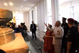 Tổng thống Ấn Độ Ram Nath Kovind và Phu nhân thăm Bảo tàng Điêu khắc Chăm (Đà Nẵng). (Ảnh: Đinh Văn Nhiều/TTXVN)