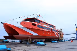 Toàn cảnh Tàu cao tốc hai thân Côn Đảo Express 36 hạ thủy. (Ảnh: An Đăng/TTXVN)
