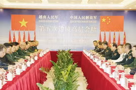 Đại tướng Ngô Xuân Lịch, Bộ trưởng Bộ Quốc phòng Việt Nam hội đàm với Thượng tướng Ngụy Phượng Hòa, Bộ trưởng Bộ Quốc phòng Trung Quốc. (Ảnh: Dương Giang/TTXVN)