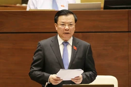 Bộ trưởng Bộ Tài Chính Đinh Tiến Dũng giải trình làm rõ vấn đề Đại biểu Quốc hội nêu. (Ảnh: Phương Hoa/TTXVN)