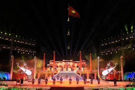 Tiết mục mở màn lễ bế mạc. (Ảnh: Hoàng Hùng/TTXVN)