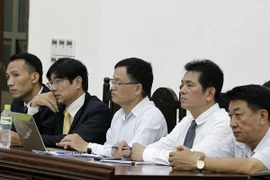 Các luật sư bào chữa cho bị cáo tại phiên tòa. (Ảnh: Văn Điệp/TTXVN)