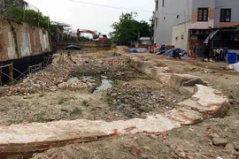 Phần tường hào được phát lộ tại di tích Thành Điện Hải (Đà Nẵng). (Ảnh: Trần Lê Lâm/TTXVN)