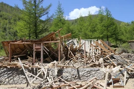 Hiện trường vụ nổ gần Đường hầm số 2 của bãi thử hạt nhân Punggye-ri. (Nguồn: THX/TTXVN)