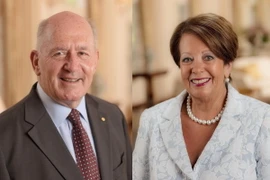 Toàn quyền Australia Peter Cosgrove và Phu nhân. (Ảnh: TTXVN phát)