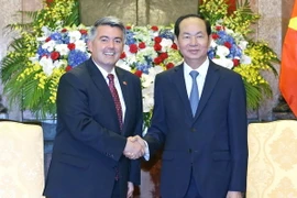 Chủ tịch nước Trần Đại Quang tiếp Thượng Nghị sỹ Cory Gardner, Chủ tịch Tiểu ban Đối ngoại Đông Á-Thái Bình Dương và Chính sách an ninh mạng quốc tế của Uỷ ban Đối ngoại Thượng viện Hoa Kỳ. (Ảnh: Nhan Sáng/TTXVN)