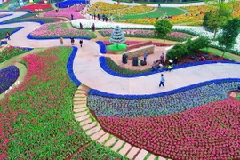 Vườn cây rực rỡ như một bức tranh tại Thành Đô, tỉnh Tứ Xuyên. (Nguồn: THX/ TTXVN)