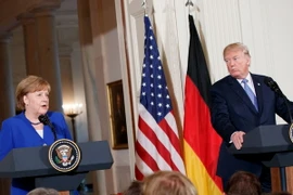 Thủ tướng Đức Angela Merkel (trái) trong cuộc họp báo chung với Tổng thống Mỹ Donald Trump tại Washington DC., ngày 27/4. (Nguồn: THX/ TTXVN)