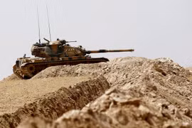 Binh sĩ Thổ Nhĩ Kỳ trong chiến dịch quân sự chống IS tại Gaziantep, khu vực biên giới với Syria, ngày 27/8. (Nguồn: AFP/TTXVN)