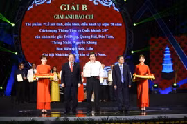 Lễ trao Giải báo chí Quốc gia lần thứ 10 năm 2015. Ảnh minh họa. (Nguồn: Minh Quyết/TTXVN)