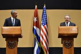 Chủ tịch Cuba Raúl Castro và Tổng thống Mỹ Barack Obama. (Nguồn: AFP/TTXVN)