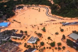 Cảnh ngập lụt tại Itapevi, ngoại ô Sao Paulo, Brazil. (Nguồn: AFP/TTXVN)