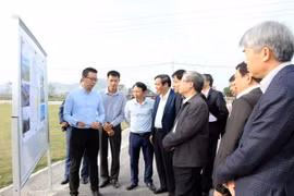 Đoàn kiểm tra của Ủy ban Kiểm tra Trung ương đến kiểm tra Dự án VSIP, huyện Hưng Nguyên, tỉnh Nghệ An. (Ảnh: Bích Huệ/TTXVN)
