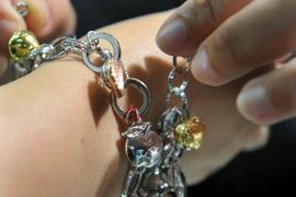 Đồ trang sức vàng được bày bán ở Jakarta, Indonesia. (Nguồn: AFP/ TTXVN)