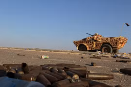 Lực lượng ủng hộ Chính phủ Libya trong chiến dịch giành lại thành phố Sirte từ tay IS ngày 3/8. (Nguồn: AFP/TTXVN)