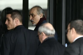 Đại sứ Syria tại Liên hợp quốc, Trưởng phái đoàn Chính phủ Syria Bashar al-Jaafari (giữa) tới Geneva, tham dự cuộc hòa đàm. (Nguồn: AFP/TTXVN)