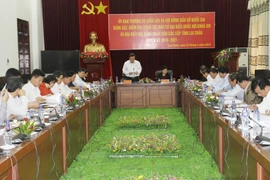 Đoàn công tác của Ủy ban Thường vụ Quốc hội và Hội đồng bầu cử quốc gia làm việc với các vị lãnh đạo tỉnh Lai Châu về việc chuẩn bị bầu cử. (Ảnh: Nguyễn Công Hải/TTXVN)