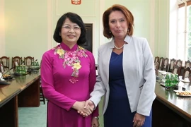 Phó Chủ tịch nước Đặng Thị Ngọc Thịnh hội kiến Phó Chủ tịch Hạ viện Ba Lan Malgorzata Kidawa-Blońska. (Ảnh: Quang Hải/TTXVN)