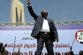 Tổng thống Sudan Omar Hassan Al Bashir (ảnh) vừa ra lệnh mở cửa biên giới với Nam Sudan. (Nguồn: AFP/TTXVN) 