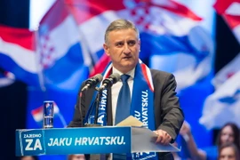 Lãnh đạo Liên minh Dân chủ Croatia (HDZ) Tomislav Karamarko phát biểu tại một chiến dịch vận động tranh cử ở thủ đô Zagreb tháng 11.2015. (Nguồn: THX/TTXVN)