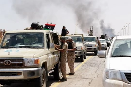 Binh sỹ thuộc lực lượng ủng hộ Chính phủ đoàn kết Libya làm nhiệm vụ tại thành phố Sirte ngày 10/6. (Nguồn: AFP/TTXVN)