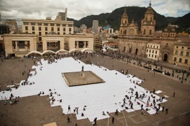 Ít nhất 79 người, trong đó hơn một nửa là trẻ em, đã thiệt mạng khi một quả pháo cối rơi trúng một nhà thờ ở Bellavista, Colombia năm 2002. (Nguồn: Getty Images)