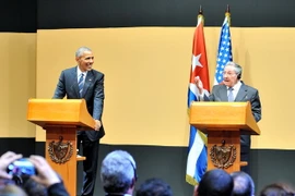 Chủ tịch Cuba Raúl Castro và Tổng thống Mỹ Barack Obama trong buổi tuyên bố với báo chí sau hội đàm. (Ảnh: Hoài Nam/TTXVN)