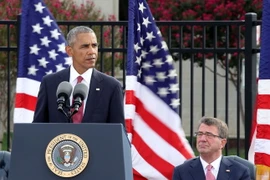Tổng thống Barack Obama dự lễ tưởng niệm 15 năm vụ tấn công khủng bố 11/9 tại Lầu Năm góc ở Arlington, bang Virginia ngày 11/9. (Nguồn: AFP/TTXVN)