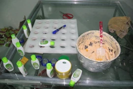 Phát hiện cơ sở sản xuất mỹ phẩm dưỡng da rởm quy mô lớn