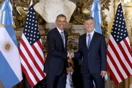 Tổng thống Argentina Mauricio Macri (phải) và Tổng thống Mỹ Barack Obama. (Nguồn: AFP/TTXVN)