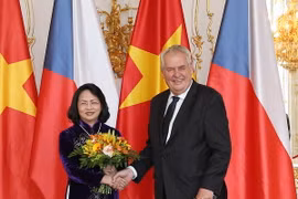 Tổng thống Cộng hòa Séc Miloš Zeman tiếp Phó Chủ tịch nước Đặng Thị Ngọc Thịnh. (Ảnh: Quang Hải/TTXVN)